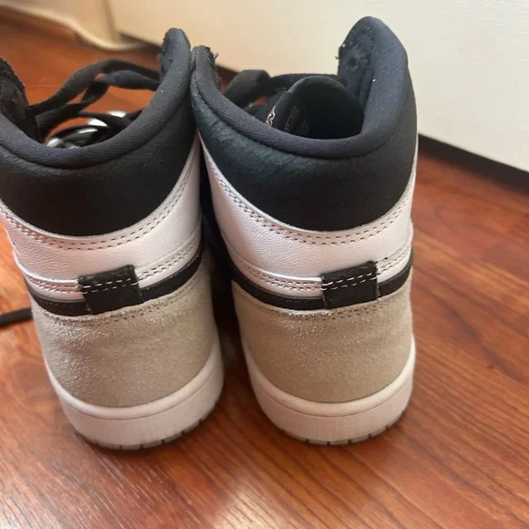 Nike Air Jordans Black and White High-Top Sneakers in crackle leather - Picture 3 of 15